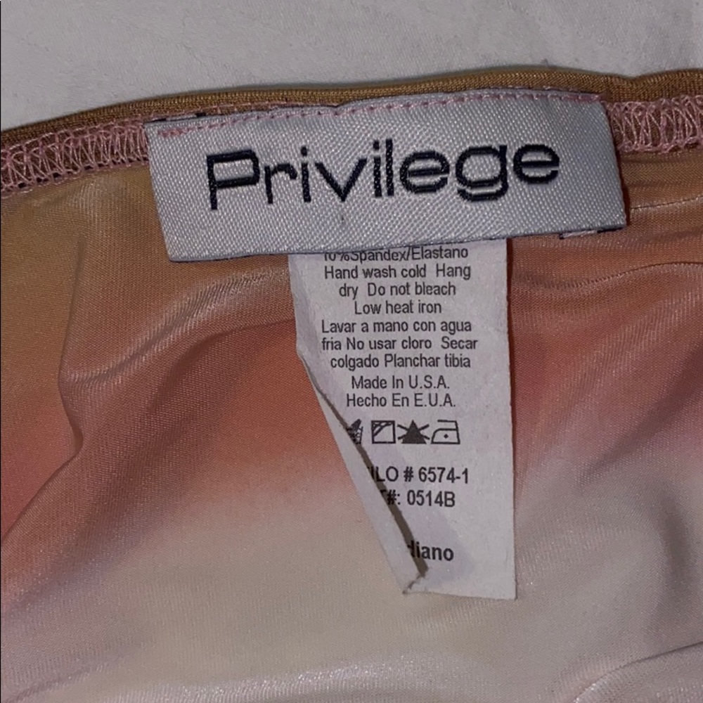 Privilege Halter top - Picture 2 of 3